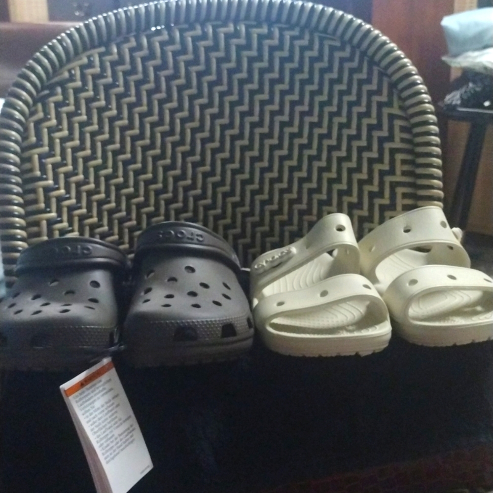 Crocs 2 Pairs NEW White & Grey Unisex Men's 5, Women's 7 Grey